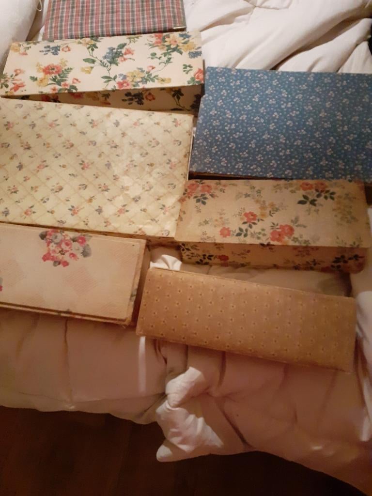 7 oude brocante stoffen doosjes uit Frankrijk, Antiek en Kunst, Curiosa en Brocante, Ophalen of Verzenden