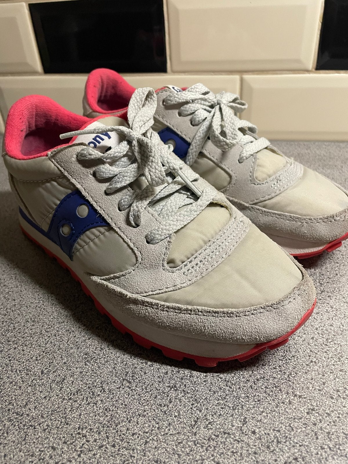 Saucony sneakers, Ophalen of Verzenden, Gedragen, Grijs, Sneakers of Gympen