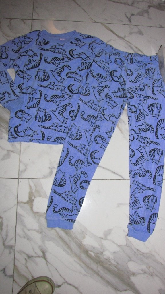 128-134 POES pyjama met poezen, Ophalen of Verzenden, Zo goed als nieuw, Meisje, Nacht- of Onderkleding