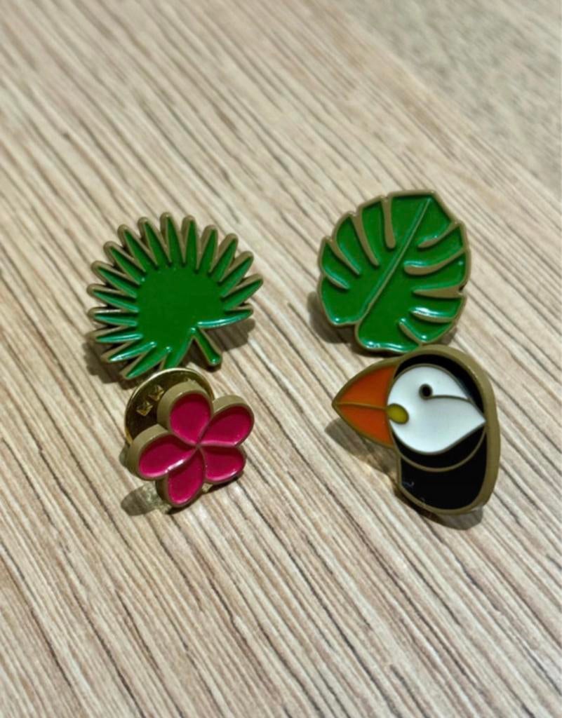 Pins 4 Stuks, Ophalen of Verzenden, Gebruikt, Overige onderwerpen, Speldje of Pin