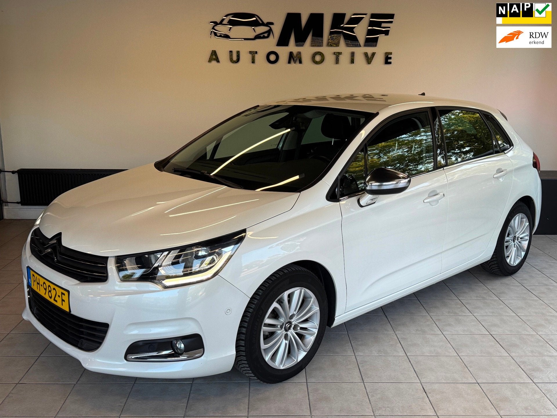 Citroen C4 1.2 PureTech Feel Collection 2017 ECC|98DKM NAP!, Euro 6, 1199 cc, Wit, Origineel Nederlands