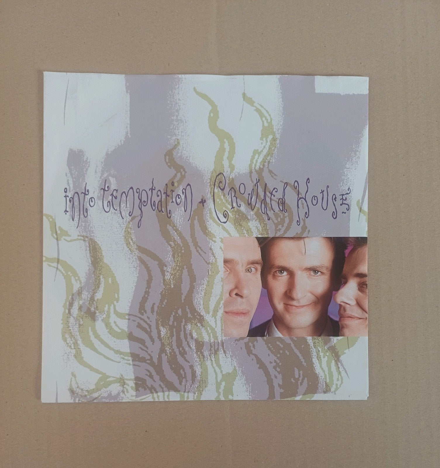 Crowded House  - Into Temptation, Cd's en Dvd's, Vinyl Singles, Gebruikt, Pop, Beschermende buitenhoes, Ophalen of Verzenden
