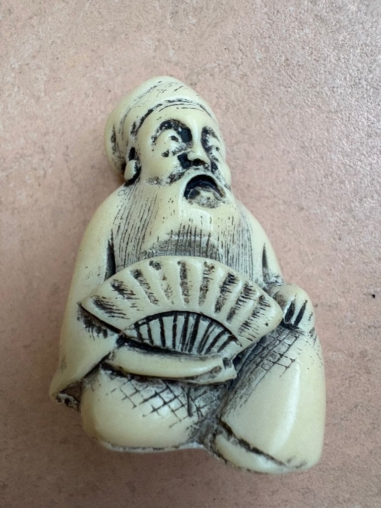 Vintage netsuke, man met waaier, Beige, Ophalen of Verzenden, Netsuke, Japan