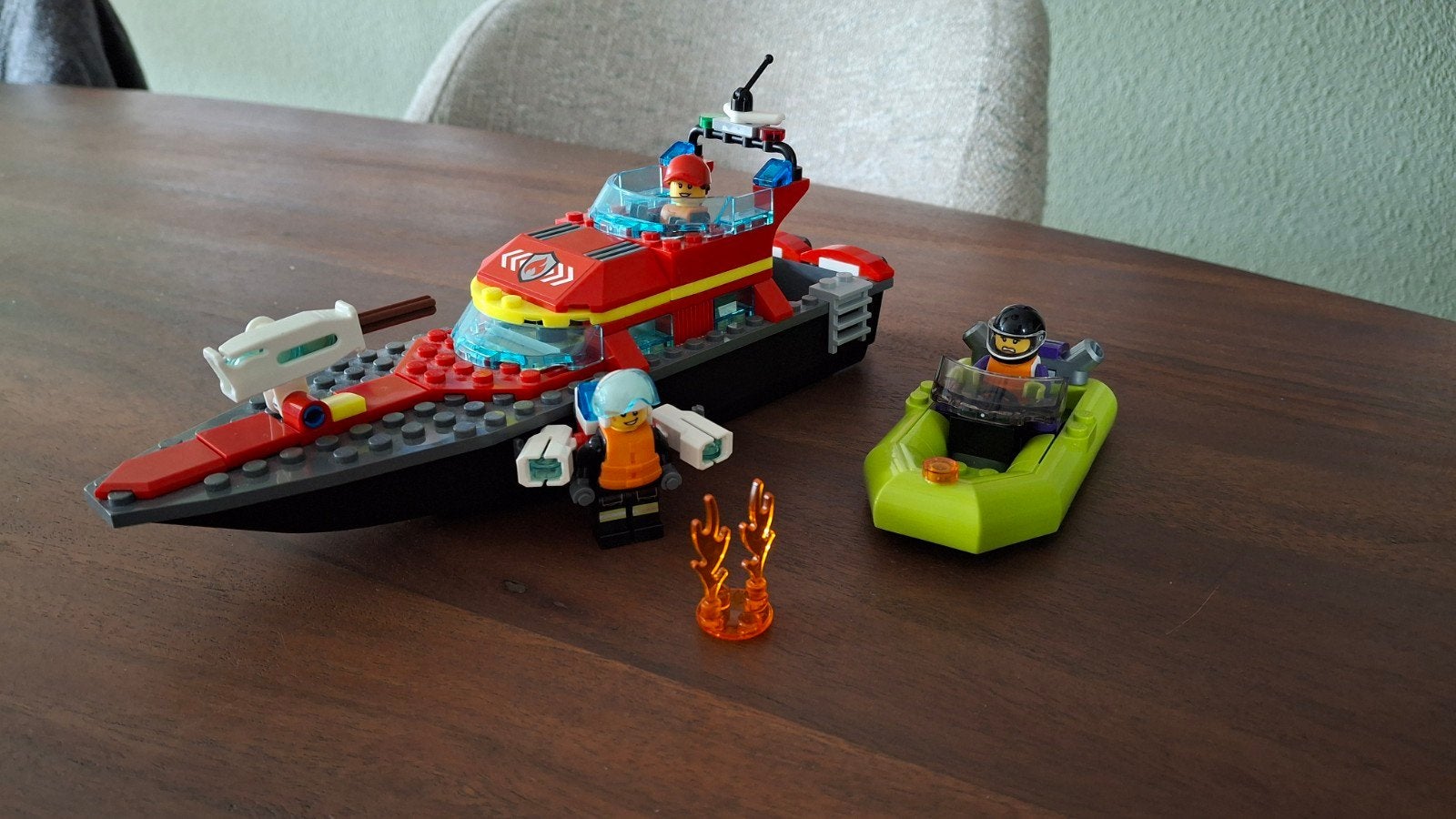 LEGO City Brandweerboot 60737 met reddingsboot en figuren, Ophalen of Verzenden, Zo goed als nieuw, Overige merken