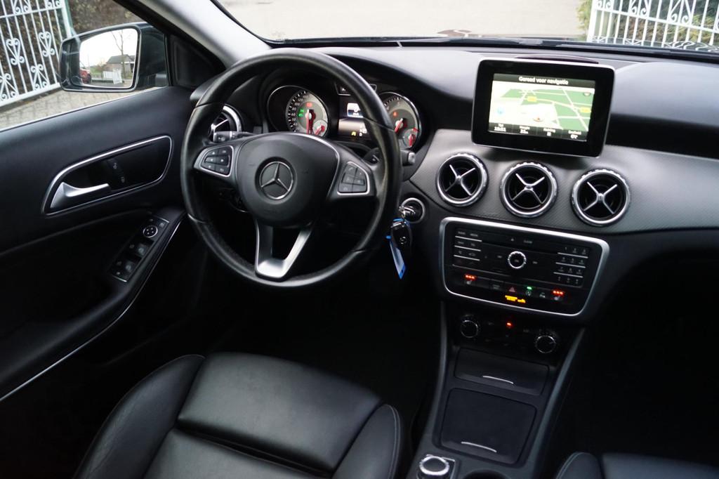 Mercedes-Benz GLA-klasse 180 Prestige Autom Leder Sportst St, Gebruikt, 4 cilinders, 715 kg, 1335 kg