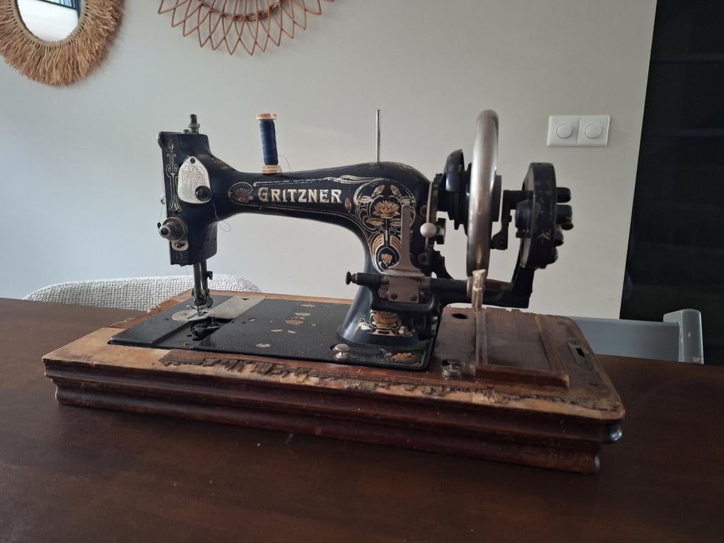 Gratis Antieke Gritzner Naaimachine met Houten Koffer, Ophalen of Verzenden