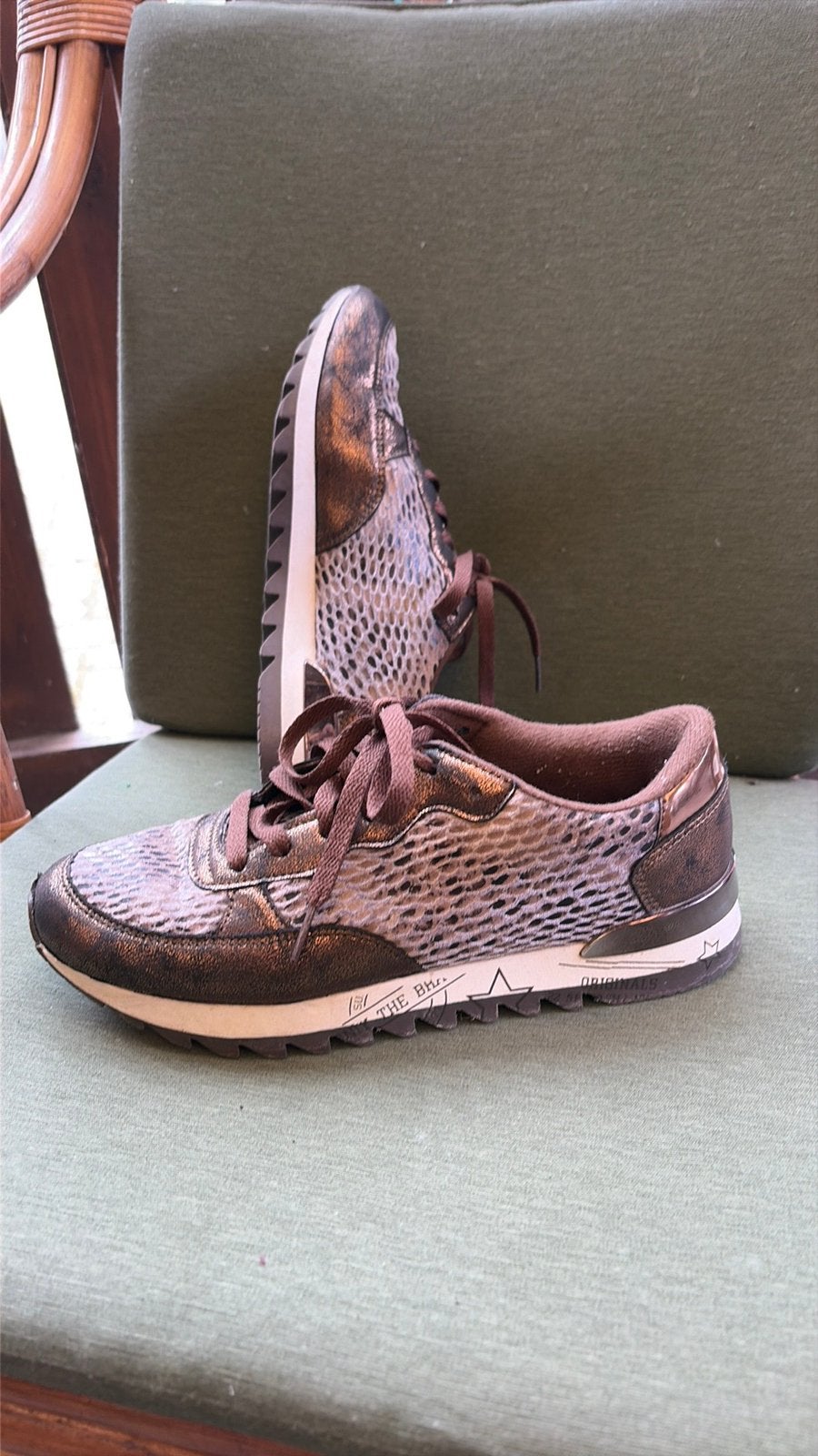 Sneakers mt 39, Ophalen of Verzenden, Zo goed als nieuw, Overige kleuren, Sneakers of Gympen