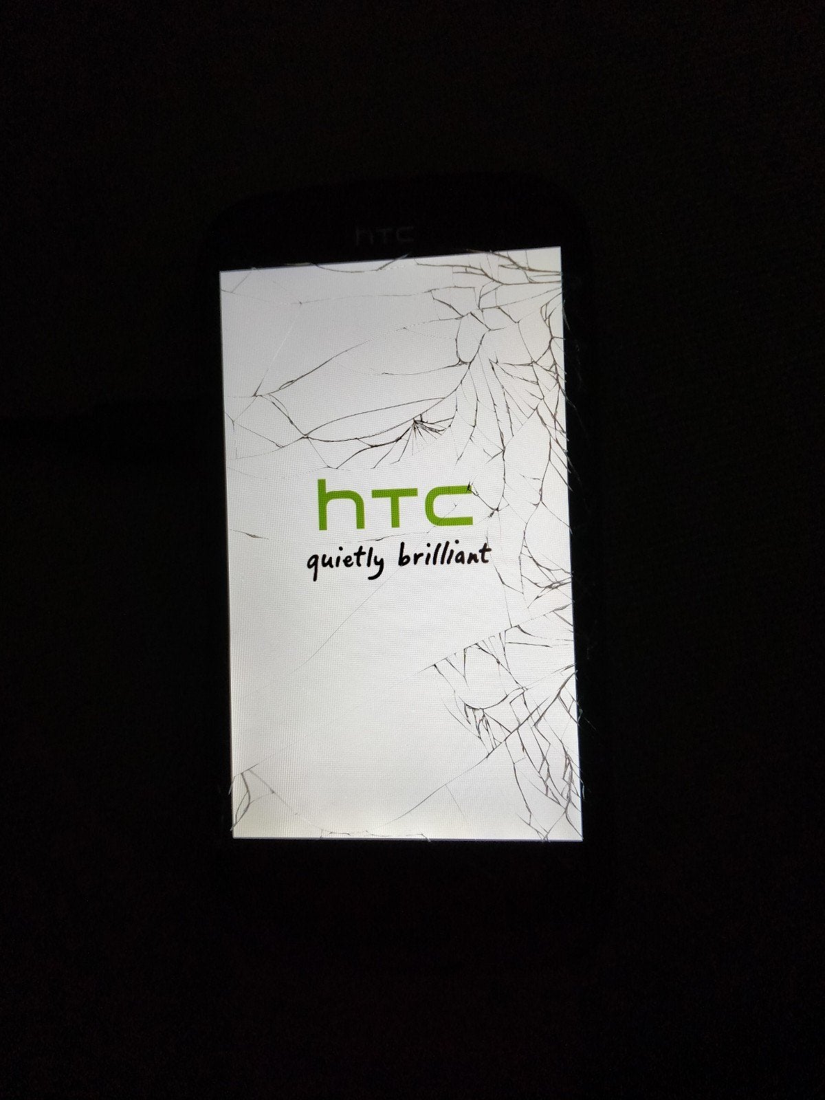 HTC Desire X met barsten in scherm,, Telecommunicatie, Mobiele telefoons | HTC, HTC, Gebruikt, Zwart, Ophalen of Verzenden