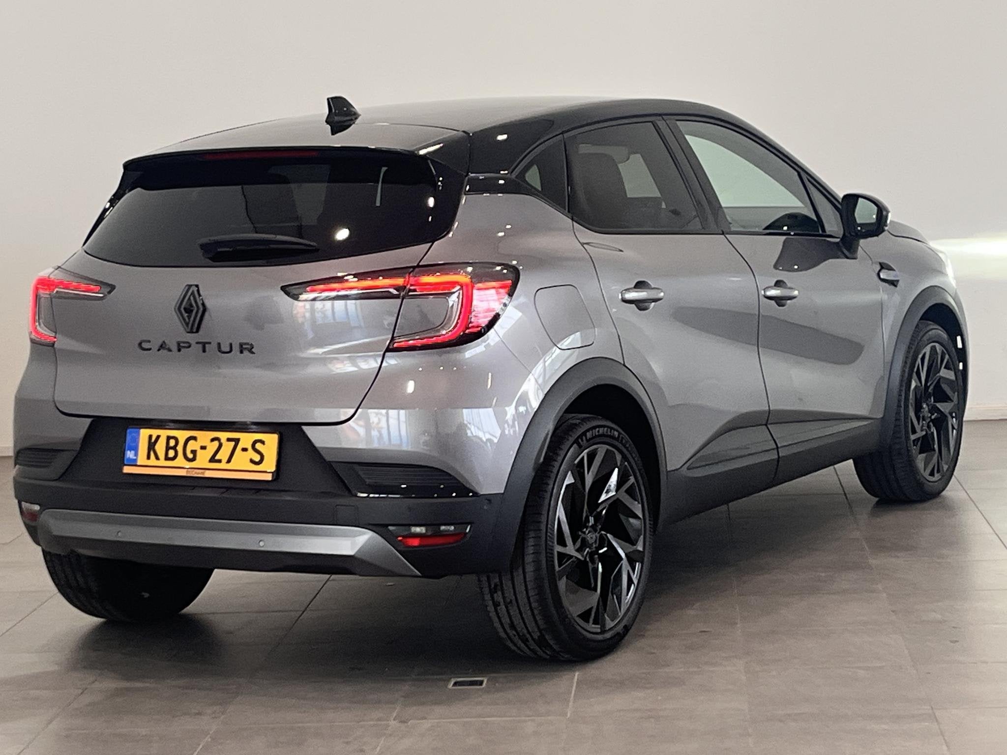 Renault Captur 1.3 Mild Hybrid 160 Esprit Alpine | Stoel- en, Auto's, 1272 kg, Gebruikt, 4 cilinders, Met garantie (alle)