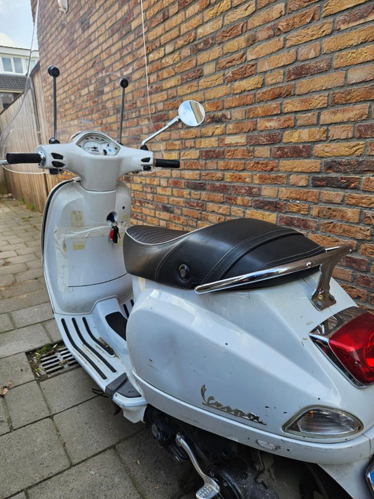 Vespa lx 50 45km/u - Wit - Goed onderhouden, Gebruikt, Overige modellen, Maximaal 45 km/u, Ophalen of Verzenden