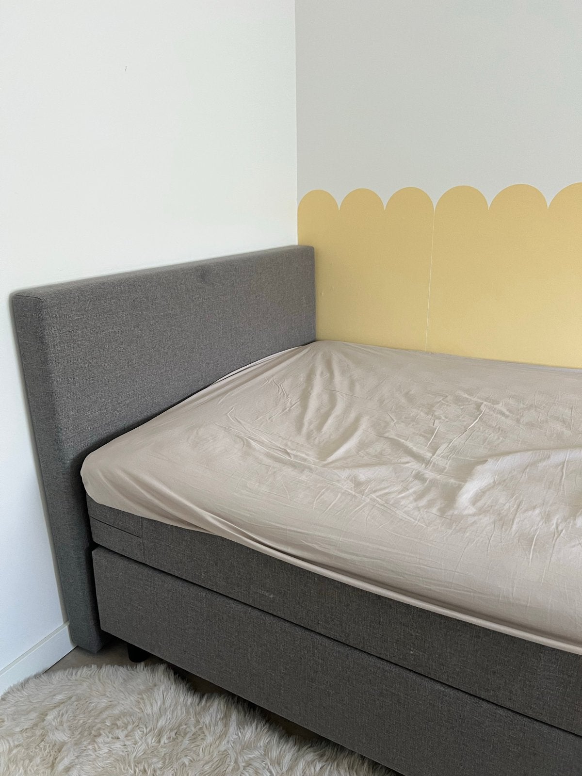 Grijze anderhalfpersoons boxspringbed, Huis en Inrichting, Slaapkamer | Bedden, Ophalen, 90 cm, Eenpersoons, Zo goed als nieuw