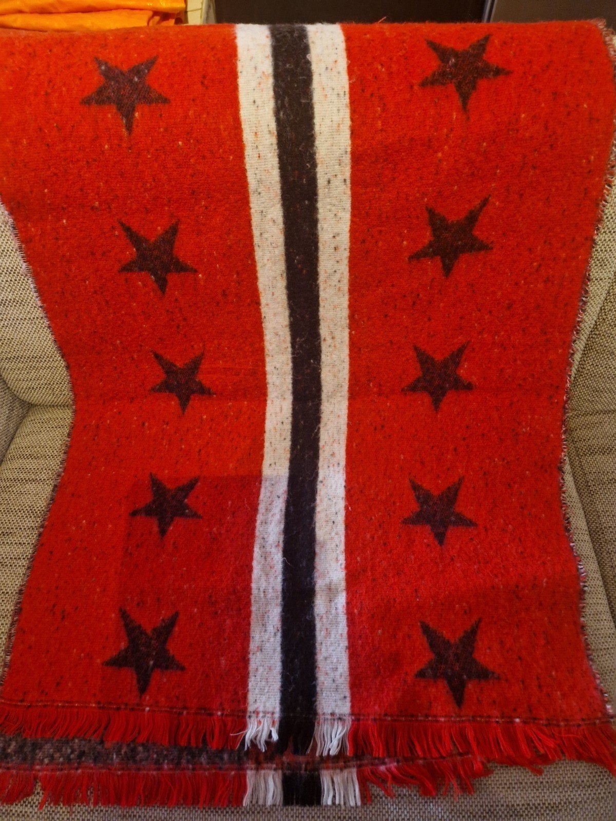 Sjaal groot in de kleuren rood, wit en zwart, Ophalen of Verzenden, Nieuw, Maat 46/48 (XL) of groter, Sjaal