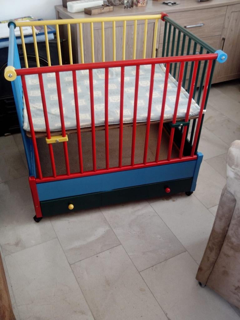Kleurrijke Box voor Baby's - Altijd bij Opa en Oma gestaan, Kinderen en Baby's, Boxen, Ophalen, Gebruikt, Rechthoekig, Wieltjes