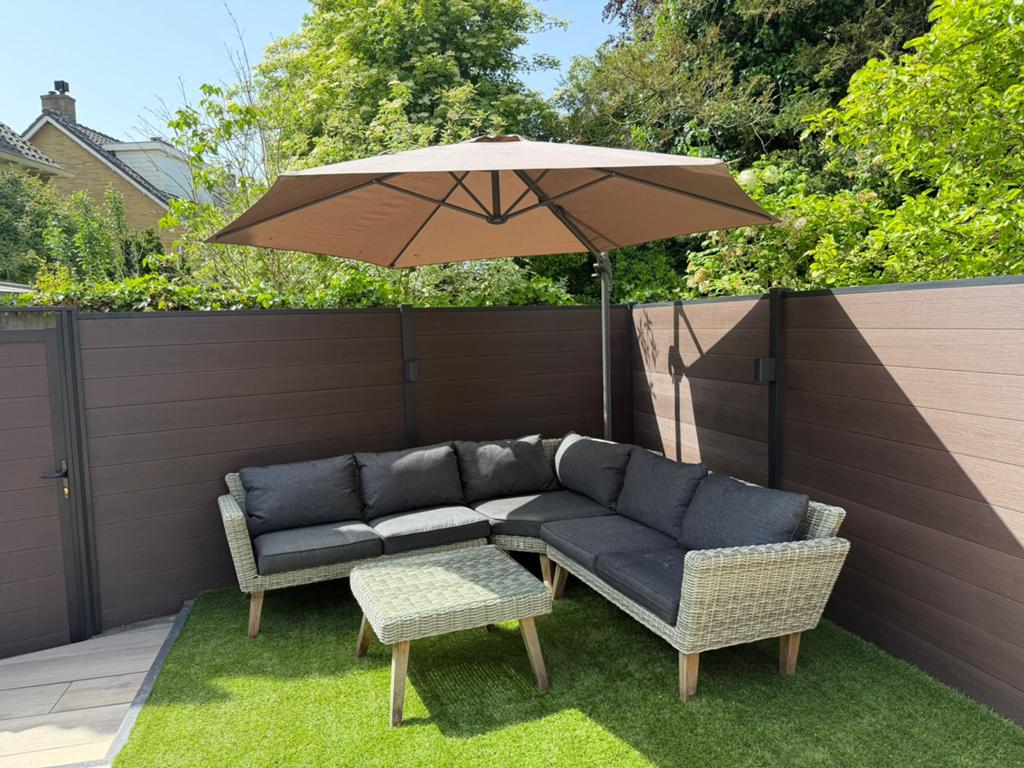 Loungeset voor 5 personen inclusief kussens en parasol, Tuin en Terras, Tuinsets en Loungesets, 5 zitplaatsen, Kunststof, Bank