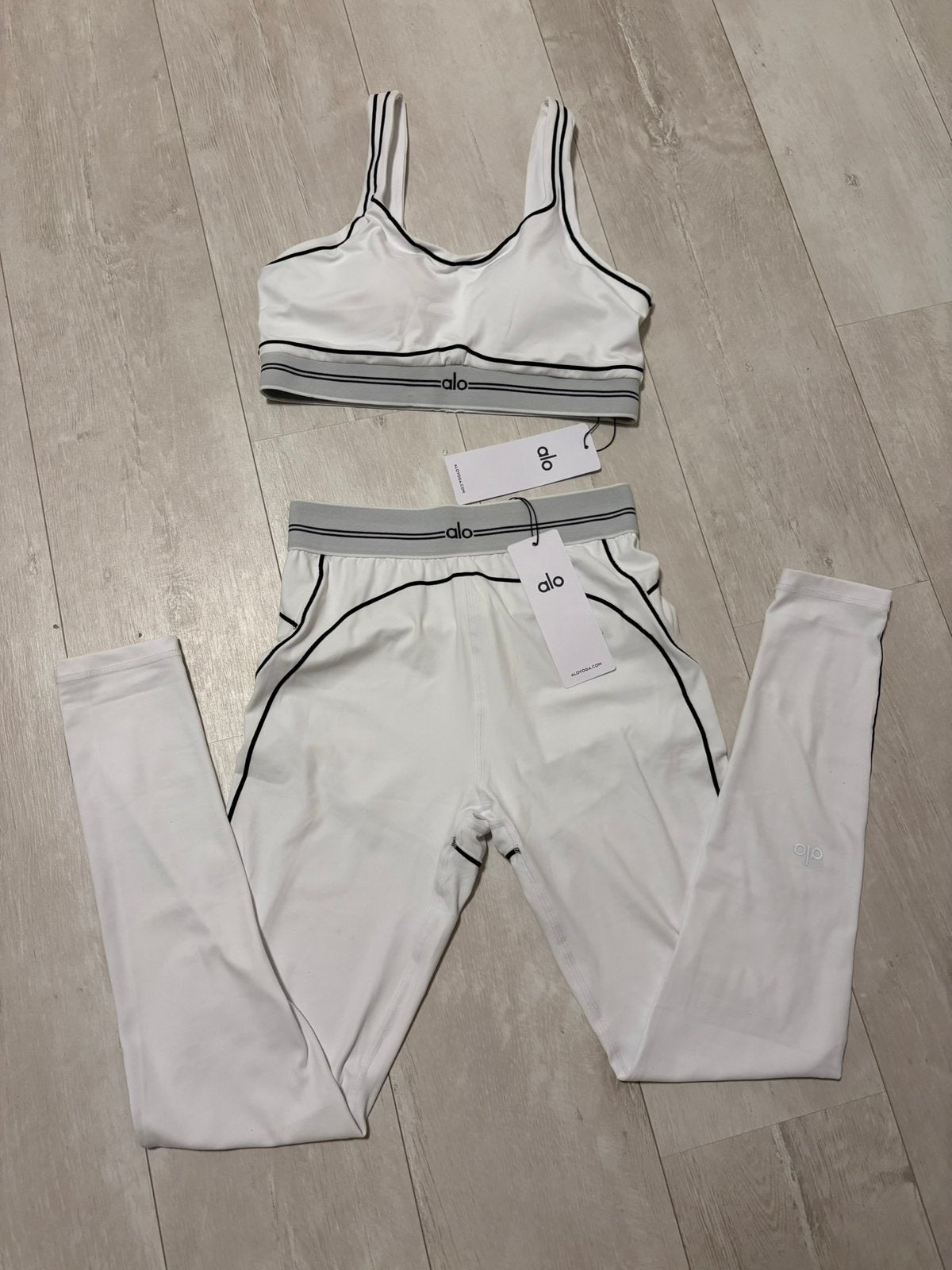 Alo yoga sportsetjes vrouwen, zwart, wit, Kleding | Dames, Sportkleding, Zwart, Nieuw, Ophalen of Verzenden, Fitness of Aerobics