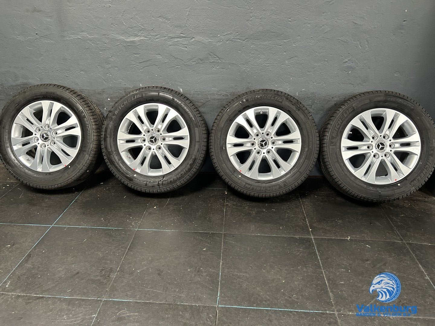 Nieuwe originele Mercedes Sprinter B907 B910 17 inch velgen, Auto-onderdelen, Bestelwagen, -, -, Banden en Velgen