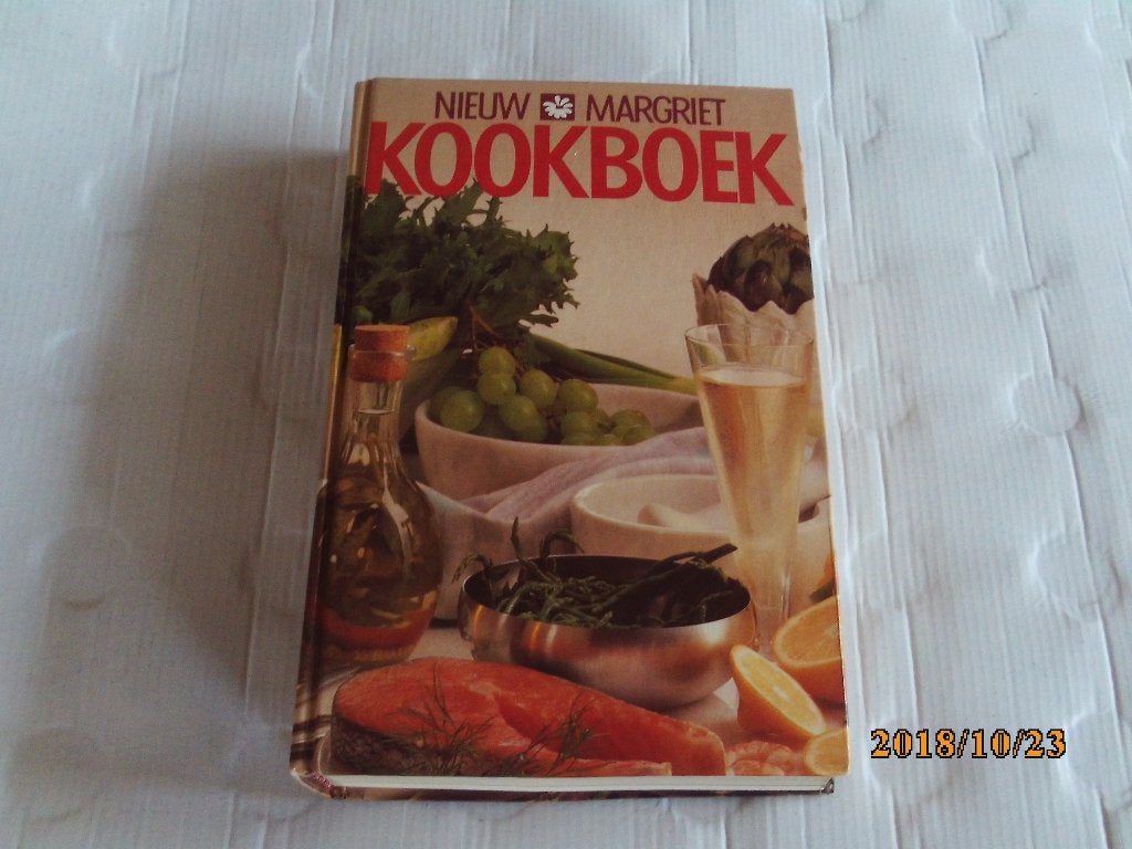nieuw margriet kookboek - wina born, Ophalen of Verzenden, Gelezen, Nederland en België