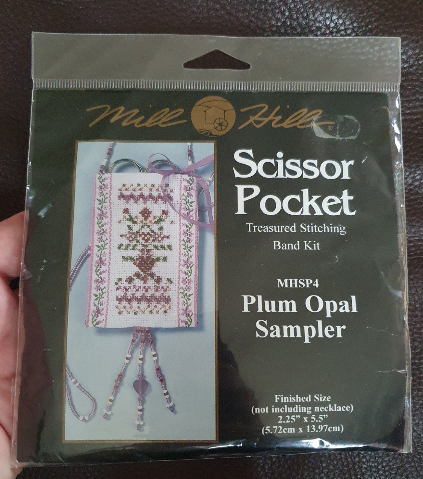 mill hill scissor pocket - plum opal sampler borduurpakket, Verzenden, Nieuw, Borduurpakket