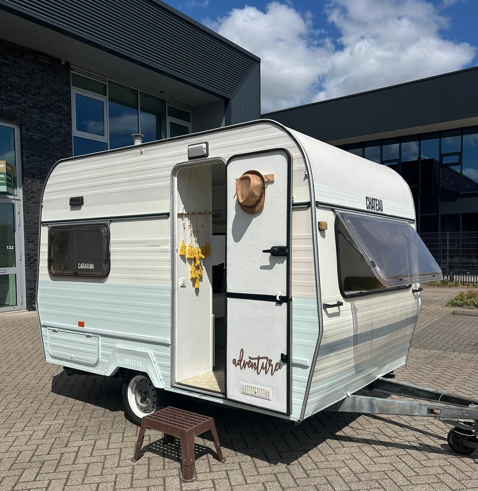 Retro Chateau 320, Caravans en Kamperen, Caravans, Chateau, Bedrijf, Treinzit, 4 tot 5 meter