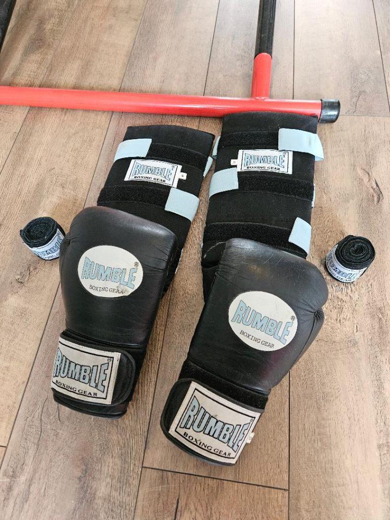 Rumble (kick)boxhandschoen, bandage en beenbeschermer, Ophalen of Verzenden, Gebruikt, Bokshandschoenen