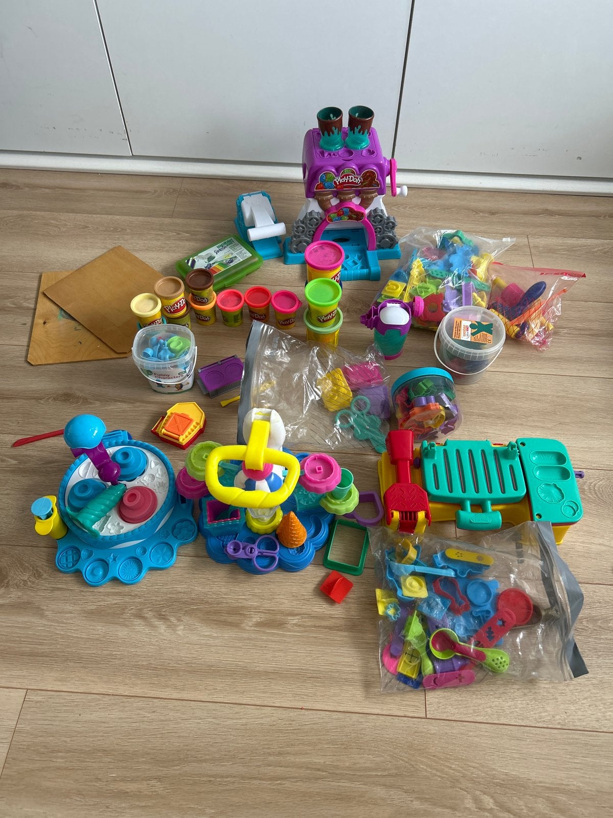 Grote Play-Doh set met diverse speelsets en accessoires, Ophalen of Verzenden, Gebruikt, Jongen of Meisje