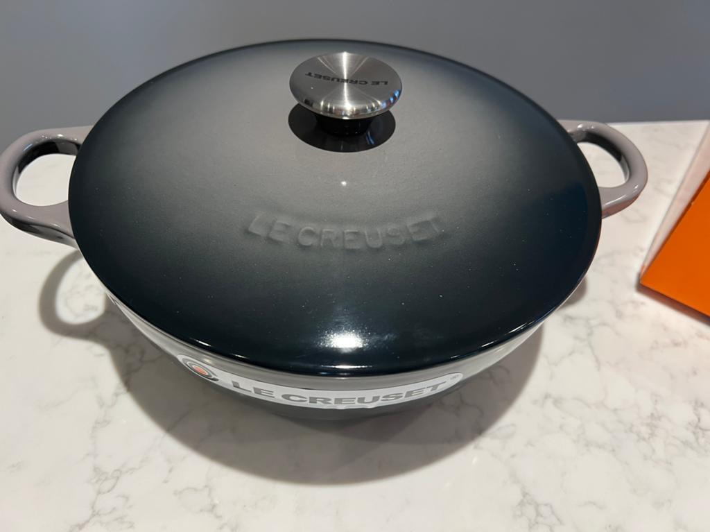 Nieuwe Le Creuset Marmite Flint/Oyster 24 cm, Huis en Inrichting, Keuken | Potten en Pannen, Gietijzer, Nieuw, Ophalen of Verzenden