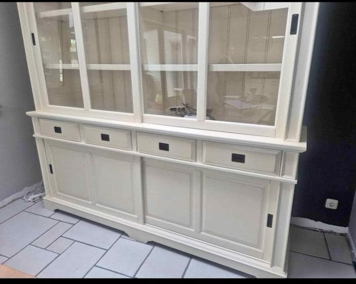 Foto 6 van Mooi dressoir met vitrinekast - crème/wit