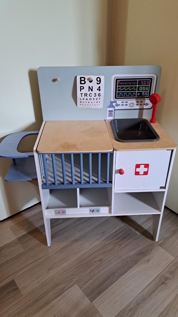 Dokter dierenarts/poppenziekenhuis, Ophalen, Zo goed als nieuw, Hout, Speelkeuken