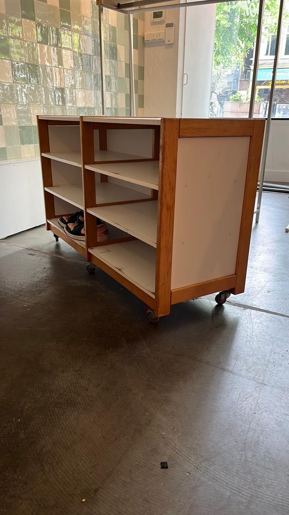 Oude schoolkast op wieltjes!, Huis en Inrichting, Ophalen