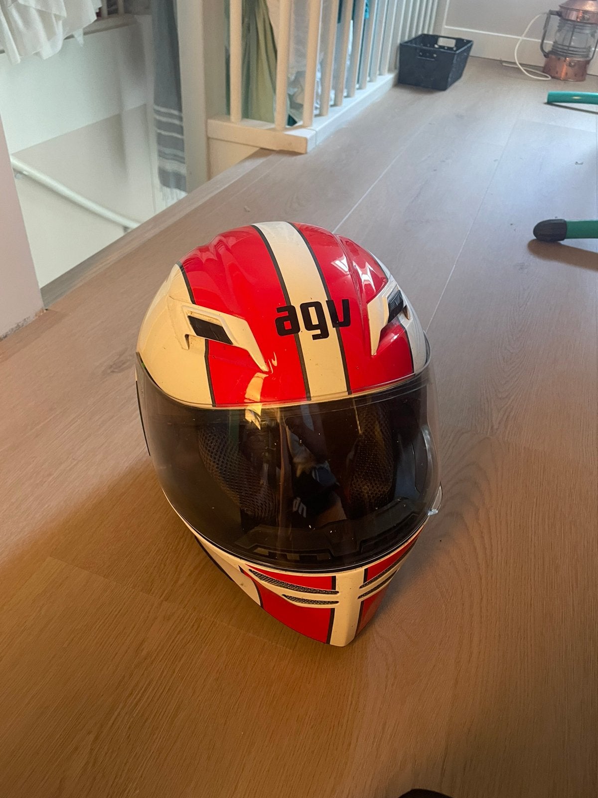 AGV motorhelm xxs - sportieve Italiaanse uitstraling, Motoren, Kleding | Motorhelmen, Ophalen of Verzenden, Dames, Tweedehands