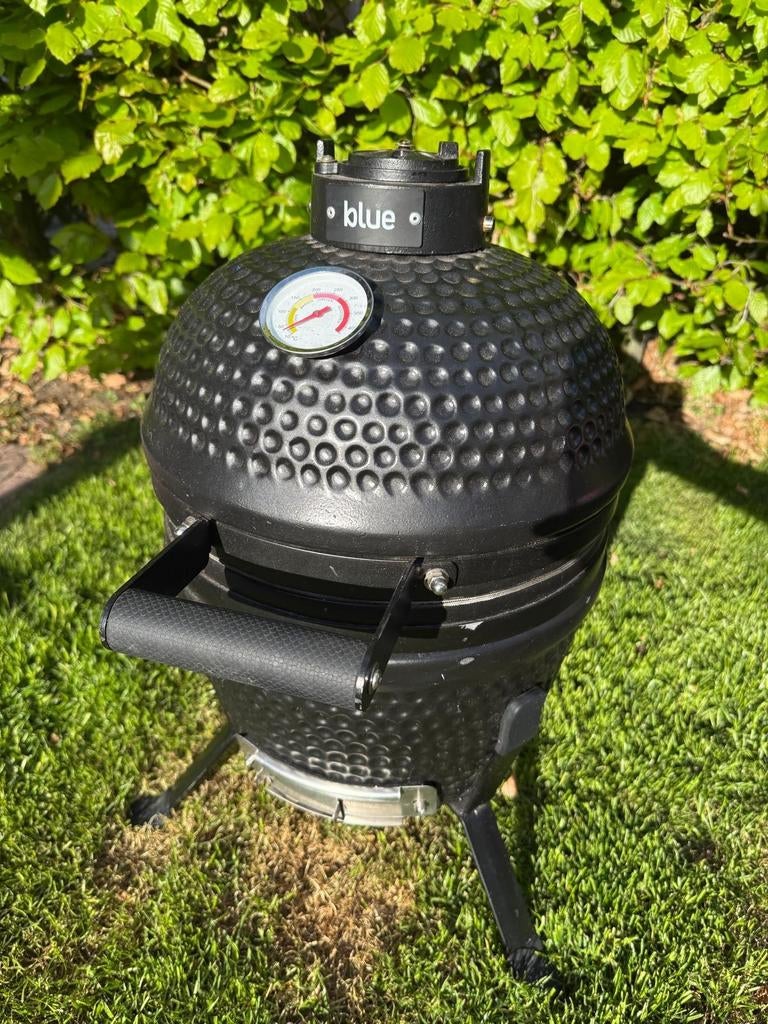 Kamado Blue BBQ met platesetter en pizzasteen, Ophalen of Verzenden, Zo goed als nieuw, Kamado Blue, Met accessoires