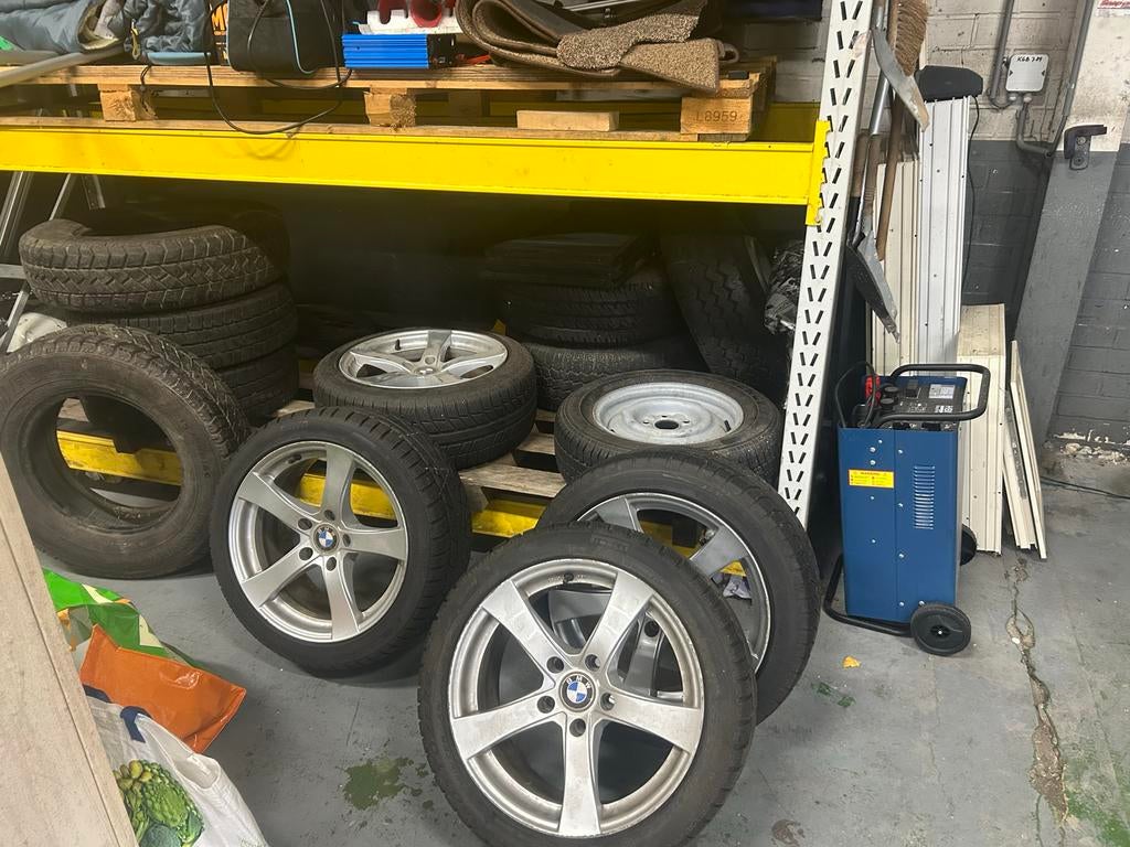 BMW 17 inch velgen op winterbanden, Auto-onderdelen, Ophalen, Gebruikt, Banden en Velgen, 17 inch