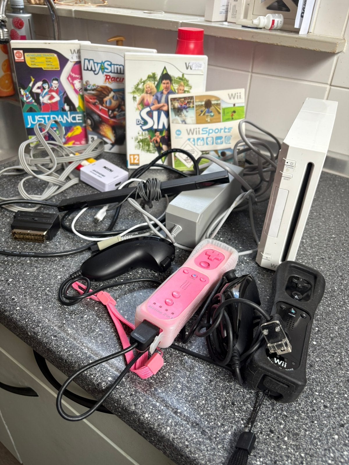 Goedwerkende nintendo wii, Ophalen of Verzenden, Zo goed als nieuw, Met 2 controllers