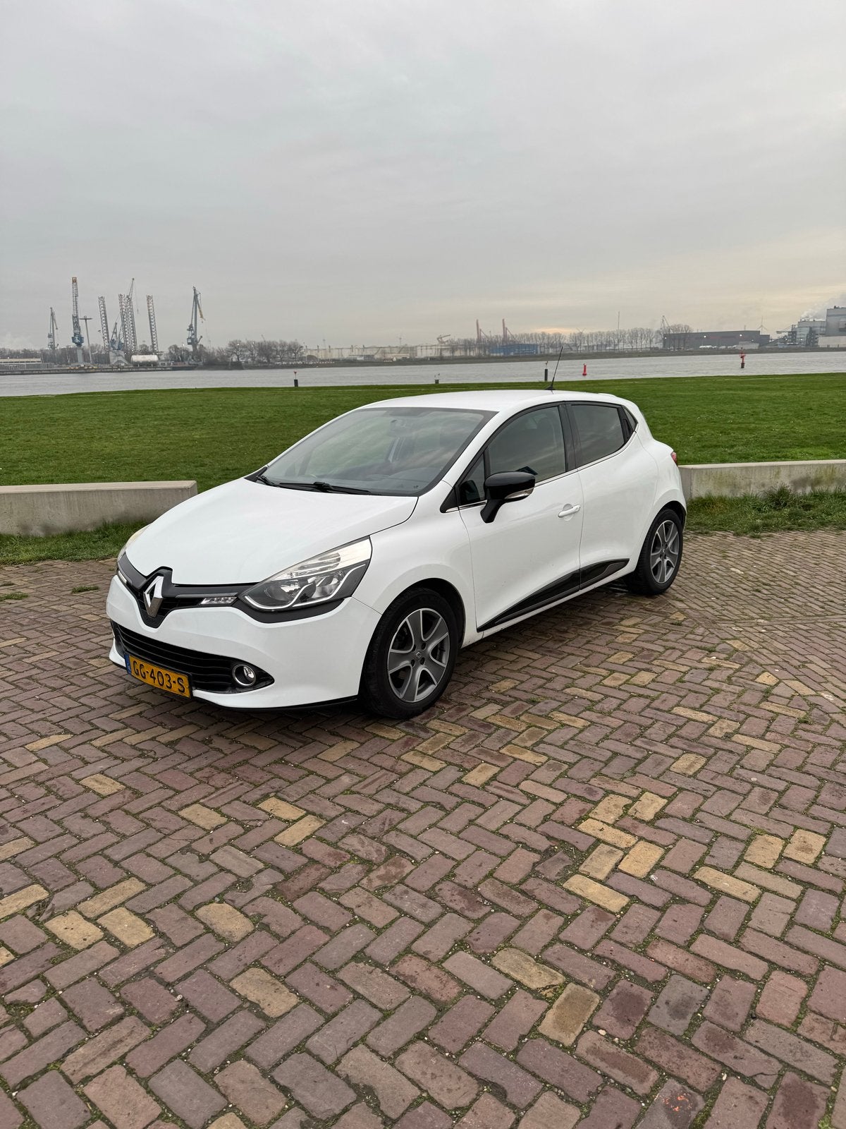Renault Clio 1.5 DCI Night & Day 2015 NAP|PDC|AIRCO|CRUISE, Auto's, Voorwielaandrijving, Stof, Zwart, 4 cilinders