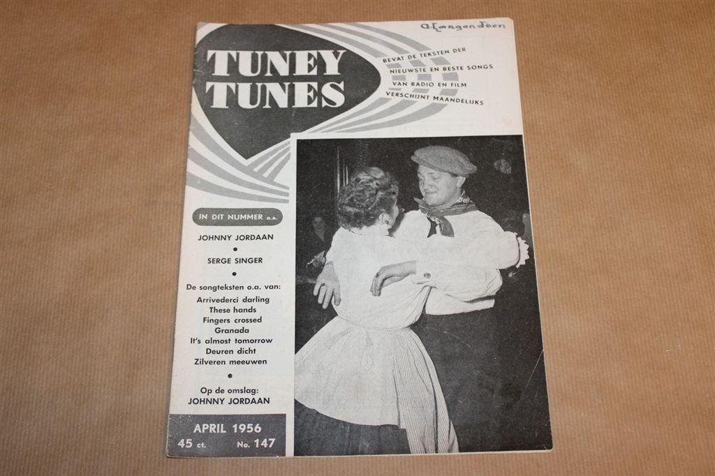 Tuney Tunes - No. 147 - April 1956 - Met Johnny Jordaan, Ophalen of Verzenden, 1940 tot 1960, Knipsel(s)