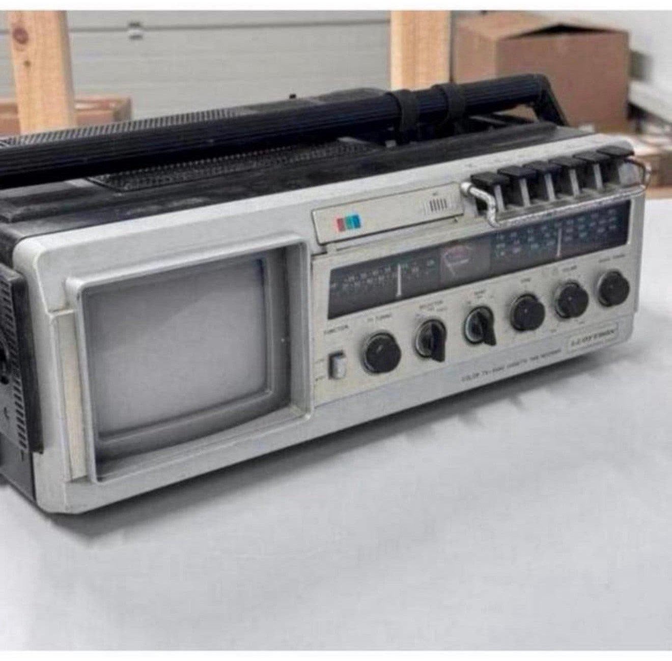 LLOYTRON 5" Color TV Radio Cassette Tape Recorder T-055 vtg, Verzamelen, P, P, P, Ophalen of Verzenden