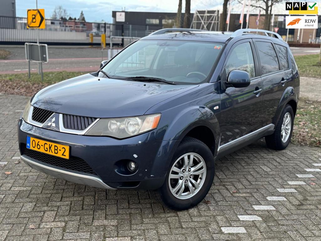Mitsubishi Outlander 2.4 Intense+ 4WD/7P/Dealer Onderh/NAP, Auto's, Automaat, Automatische klimaatregeling, Zwart, 4 cilinders