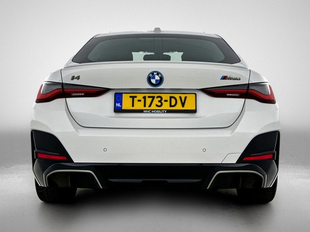 BMW i4 M50 84 kWh | Uniek | (bj 2023, automaat), Gebruikt, 110 €/maand, Alcantara, Wit