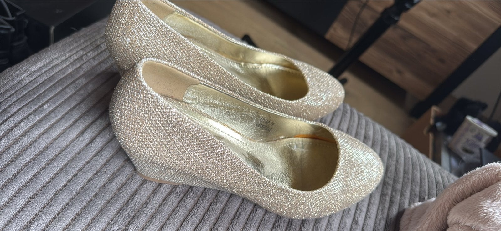 Gouden glitter pumps met sleehak, Ophalen, Zo goed als nieuw, Overige kleuren, Pumps