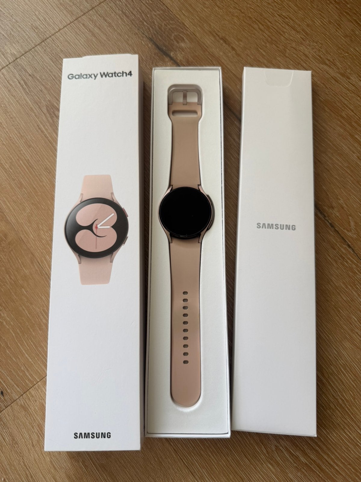 Samsung Galaxy Watch4 40 mm Pink Gold, compleet in doos, Ophalen of Verzenden, Zo goed als nieuw, Roze, GPS