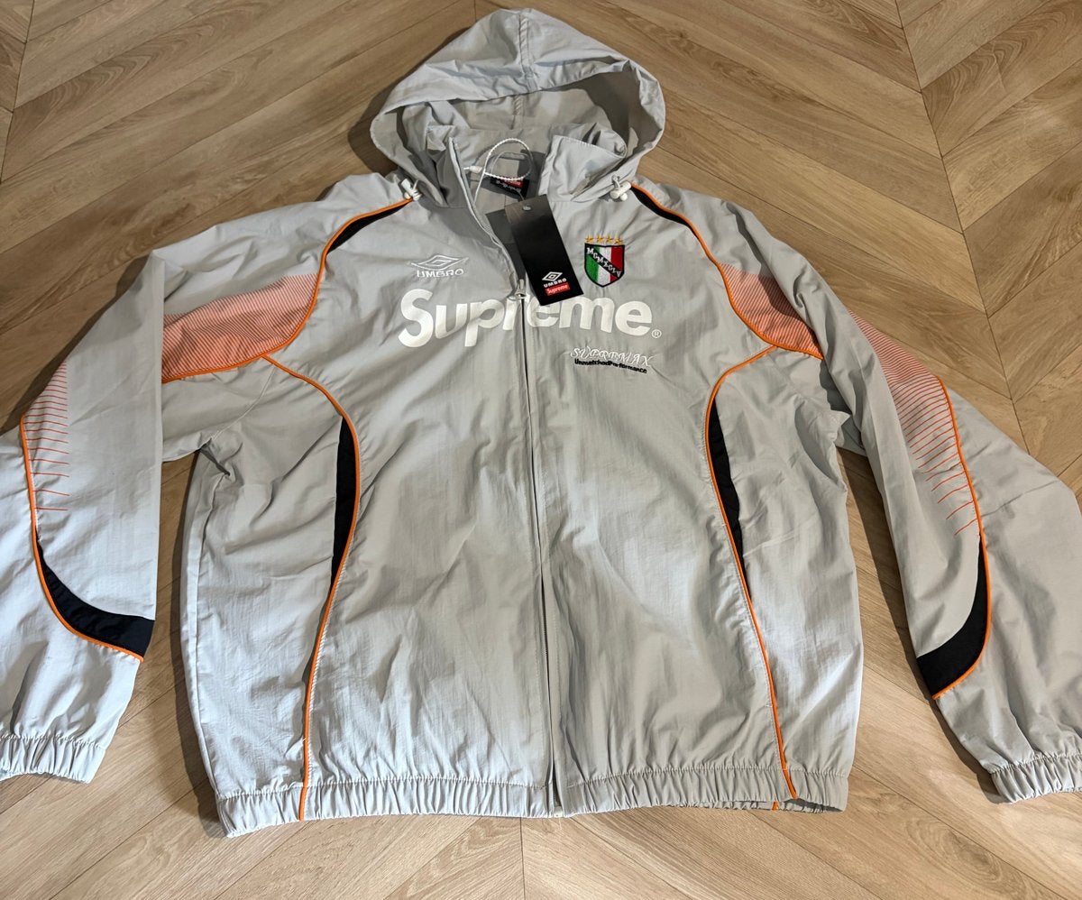Supreme Umbro Track Jacket Grijs Maat M, Ophalen of Verzenden, Nieuw, Maat 48/50 (M), Grijs
