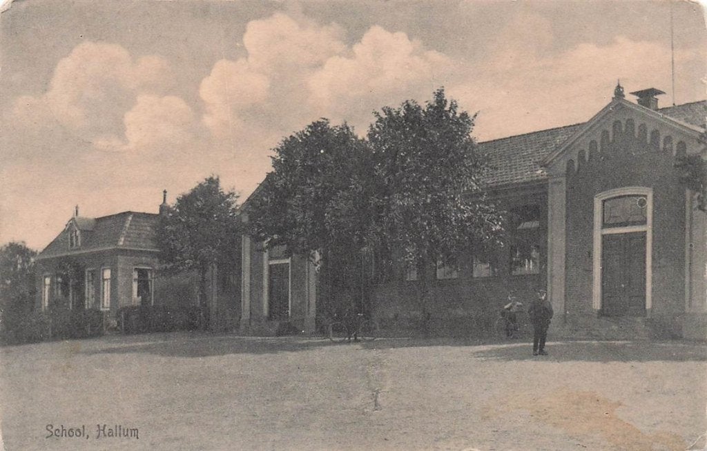 703-024-027 School Hallum, Verzamelen, Ansichtkaarten | Nederland, Verzenden, Voor 1920, Friesland