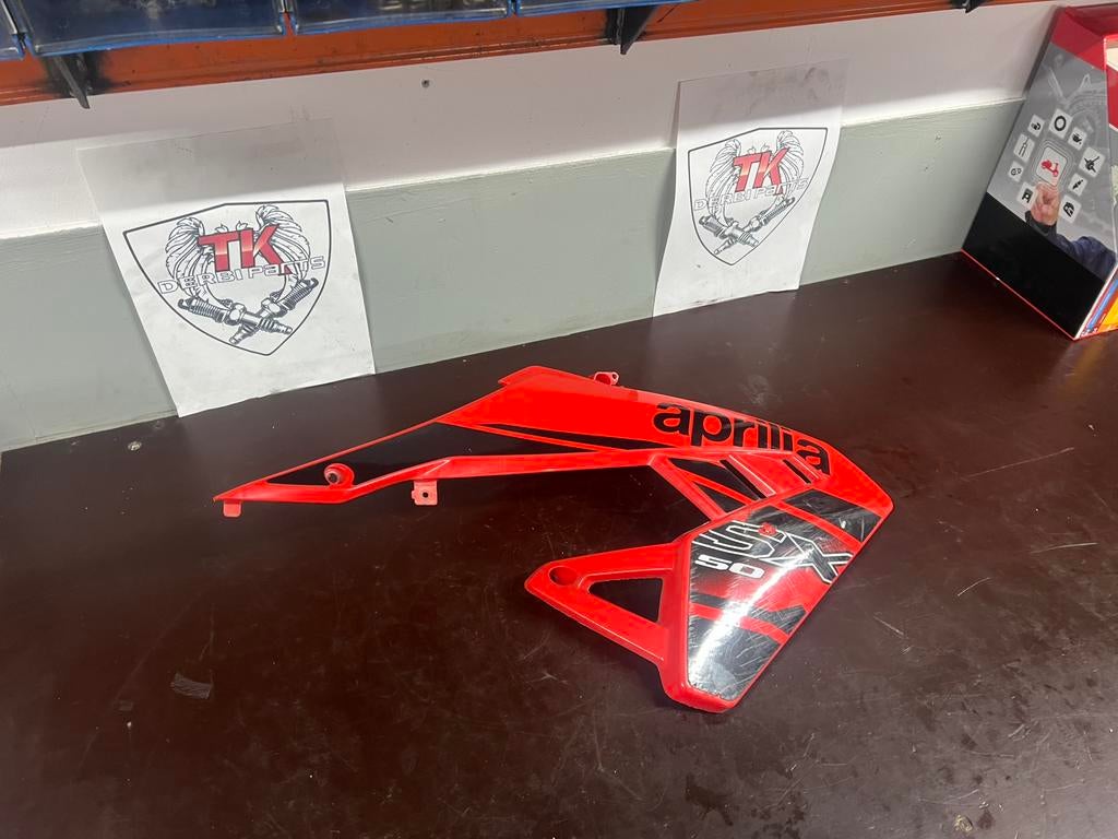 Aprilia sx50 radiateurkap rechts, Gebruikt, Ophalen of Verzenden, Nvt, Kap