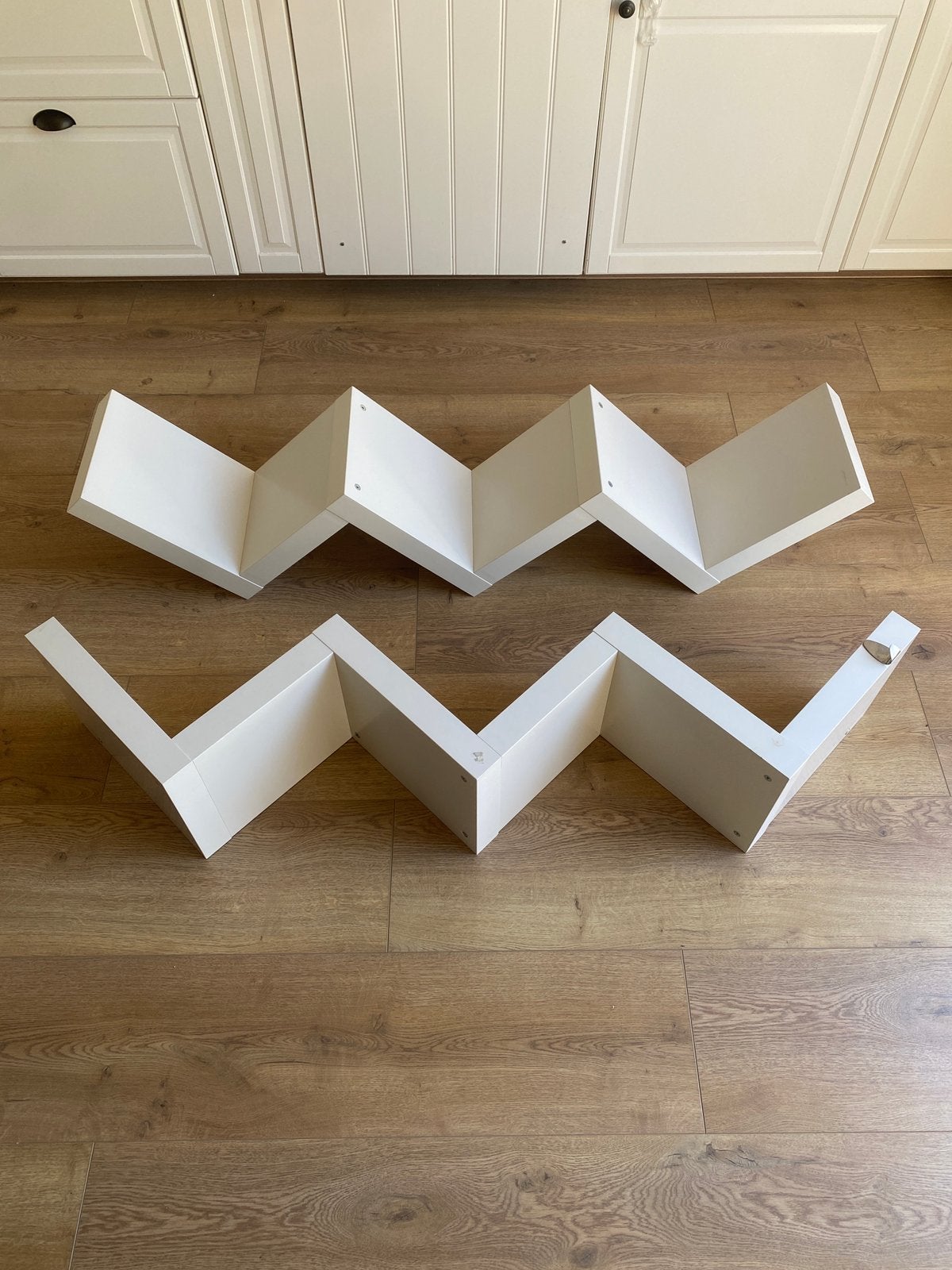 Ikea lack zig zag boekenplank 2x, Ophalen, Gebruikt