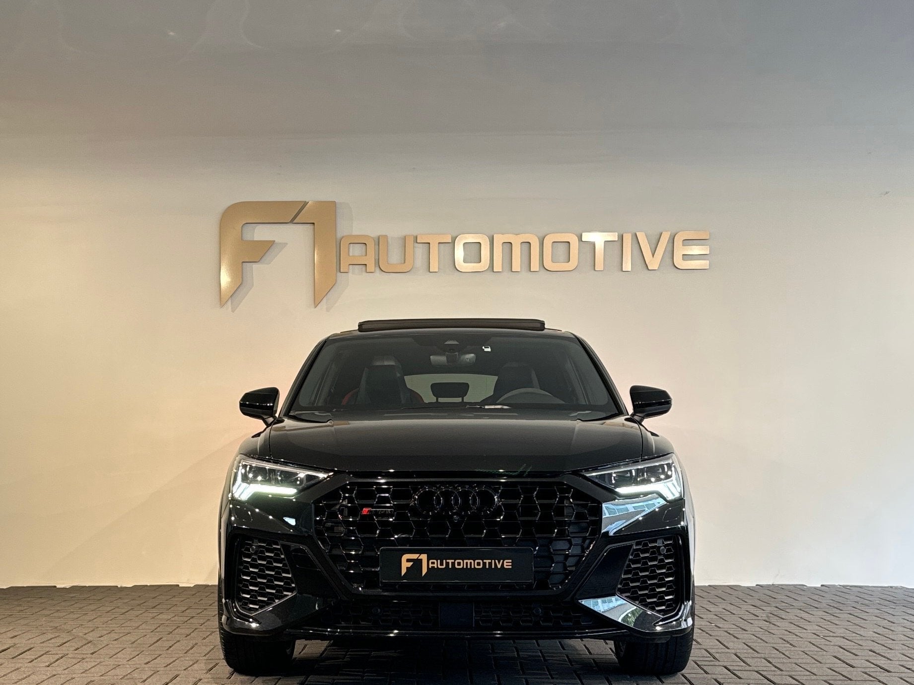 Audi RSQ3 Sportback 2.5 TFSI RS Pano|B&O|Trekhaak|360|Memory, Auto's, Automaat, Gebruikt, Euro 6, 1675 kg