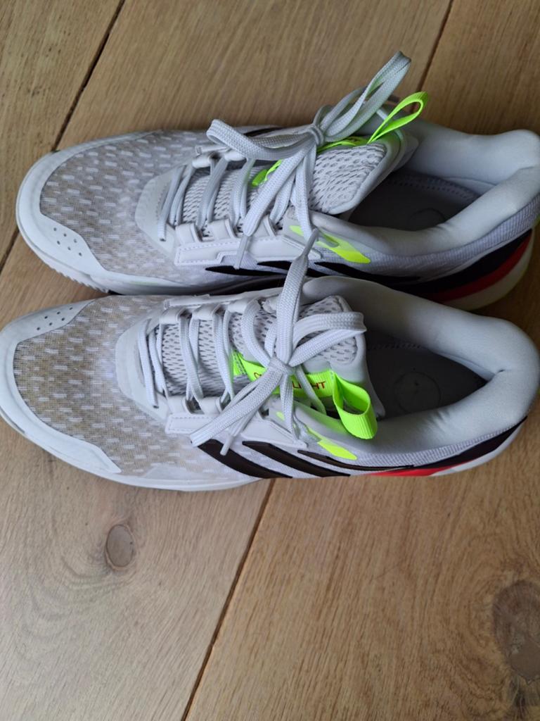 Adidas volleybal-/handbalschoenen - Maat 42 - Z.g.a.n., Sport en Fitness, Volleybal, Ophalen of Verzenden, Zo goed als nieuw, Schoenen