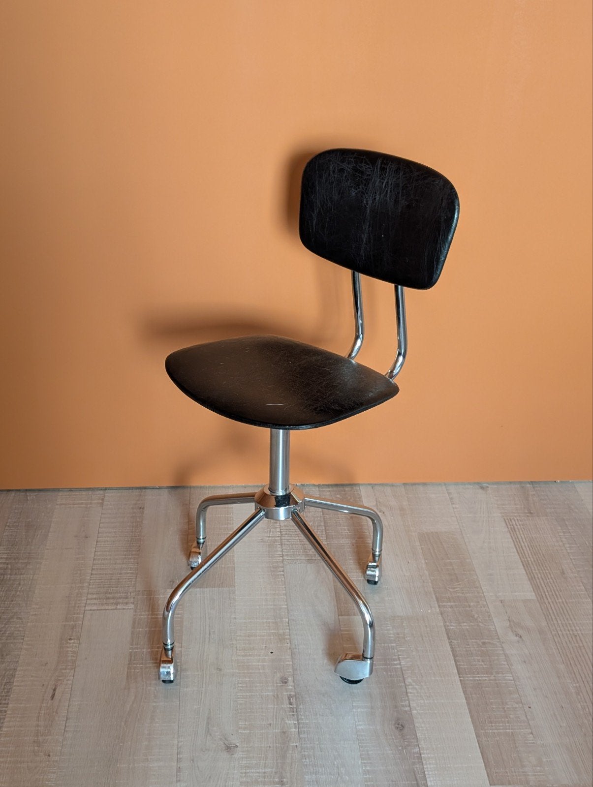 Vintage mid-century bureaustoel, Huis en Inrichting, Bureaustoelen, Ophalen, Zo goed als nieuw, Zwart, Bureaustoel