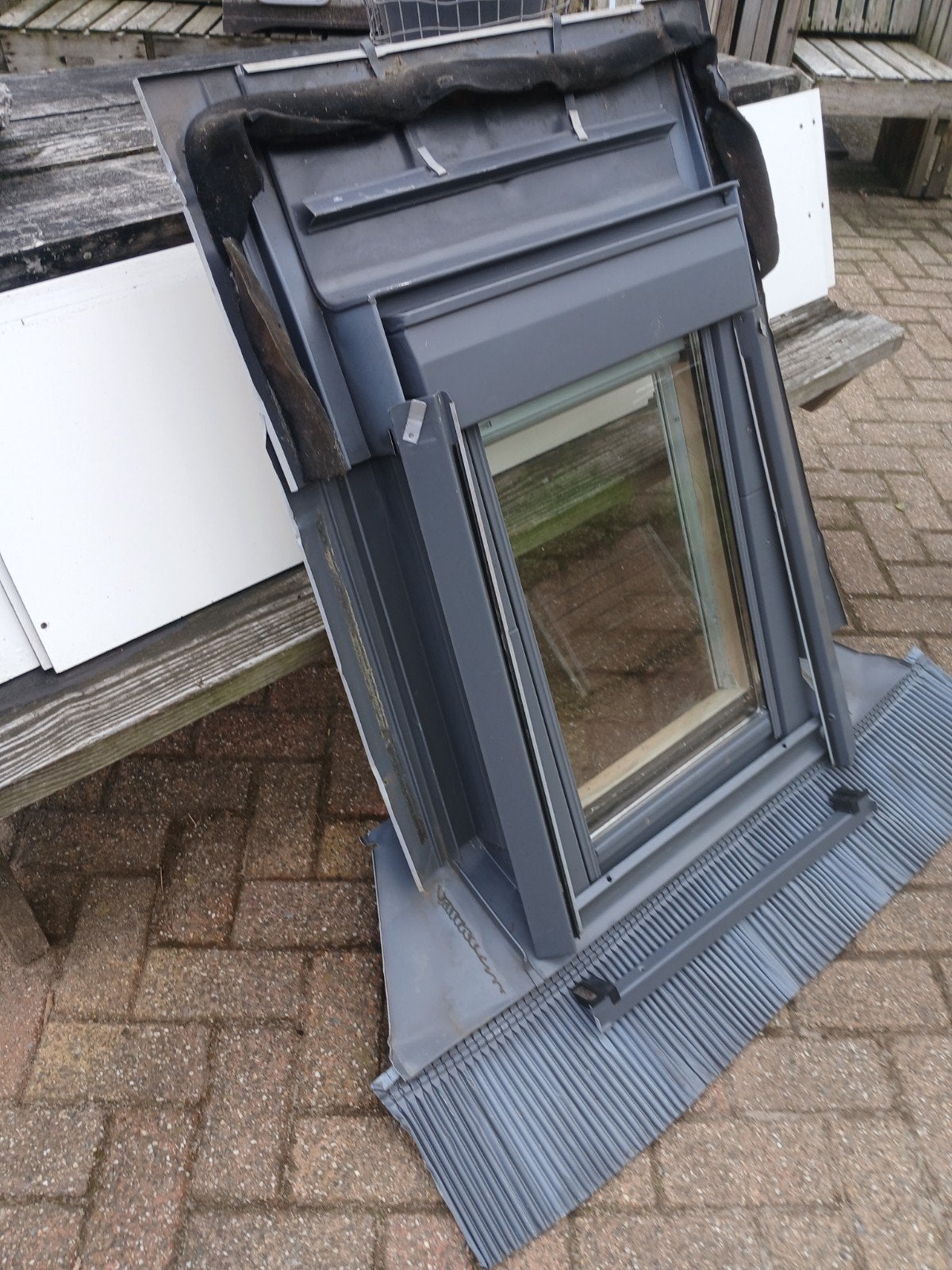 Velux dakraam GGL C02 ,met rolgordijn ,78cm hoog,55cm breed., Ophalen, Zwart, Minder dan 5 m², Overige typen