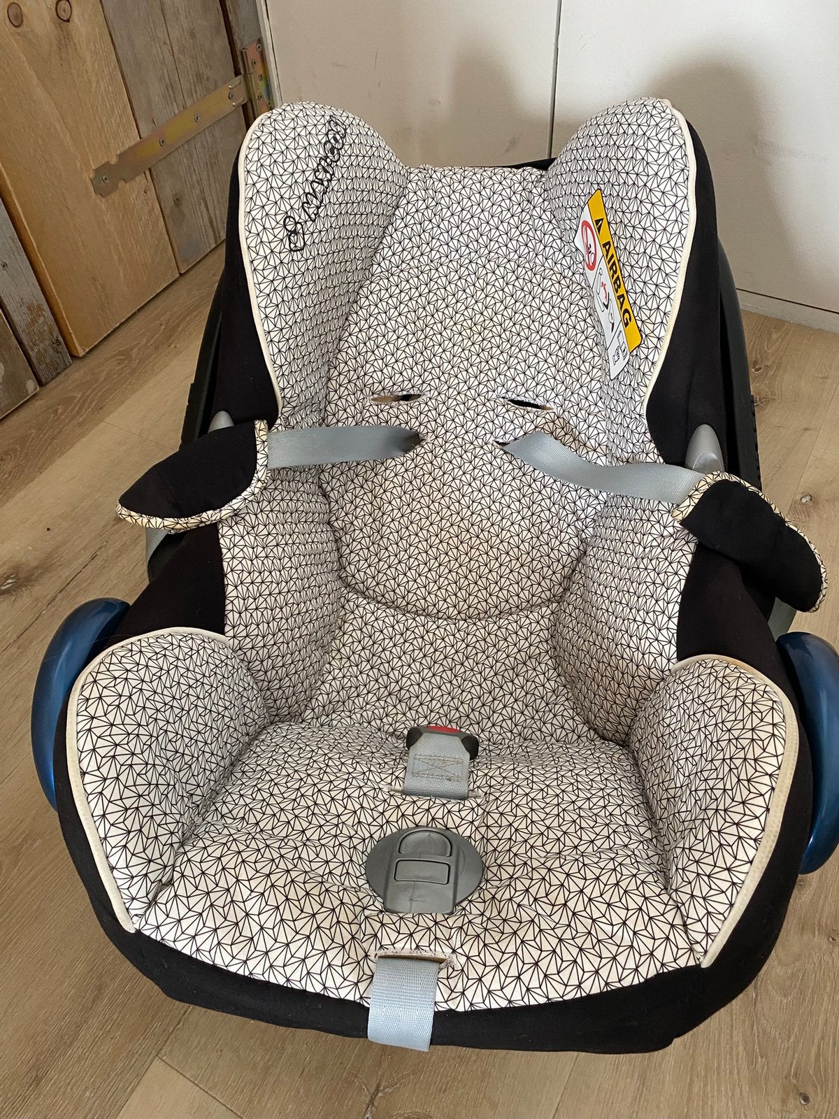 Maxi cosi cabrio fix met verkleiner en  voetenzak, Ophalen, Autogordel, Zo goed als nieuw, 0 t/m 13 kg