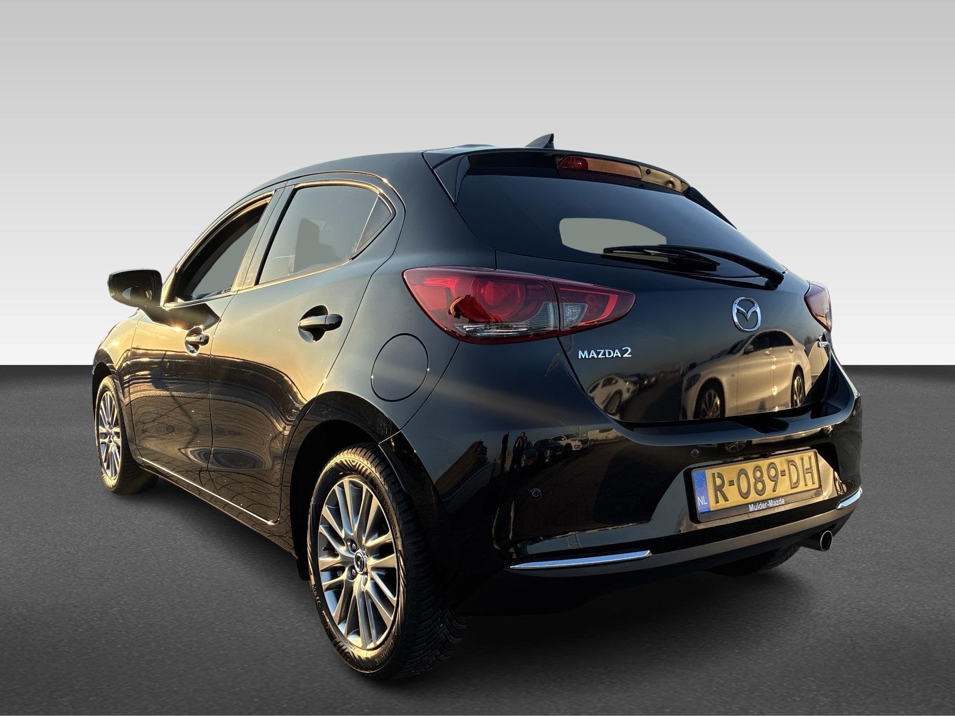 Mazda 2 1.5 SKYACTIV-G 90PK Luxury, Auto's, Stof, 4 cilinders, Zwart, Handgeschakeld